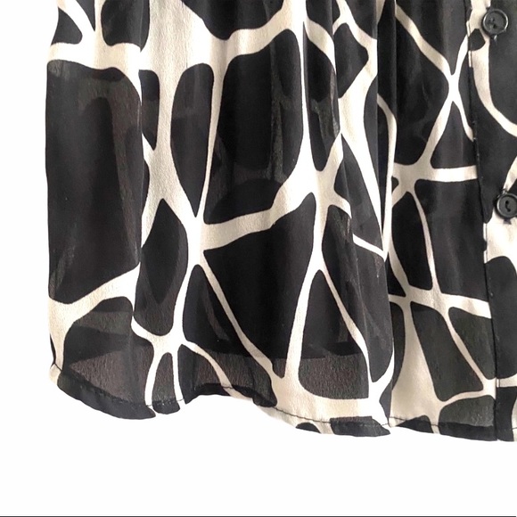 ⭐️ Pretty animal graphic print top, stretchy - Picture 5 of 16